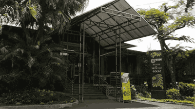 Nissin Emporium & Cafe Semarang